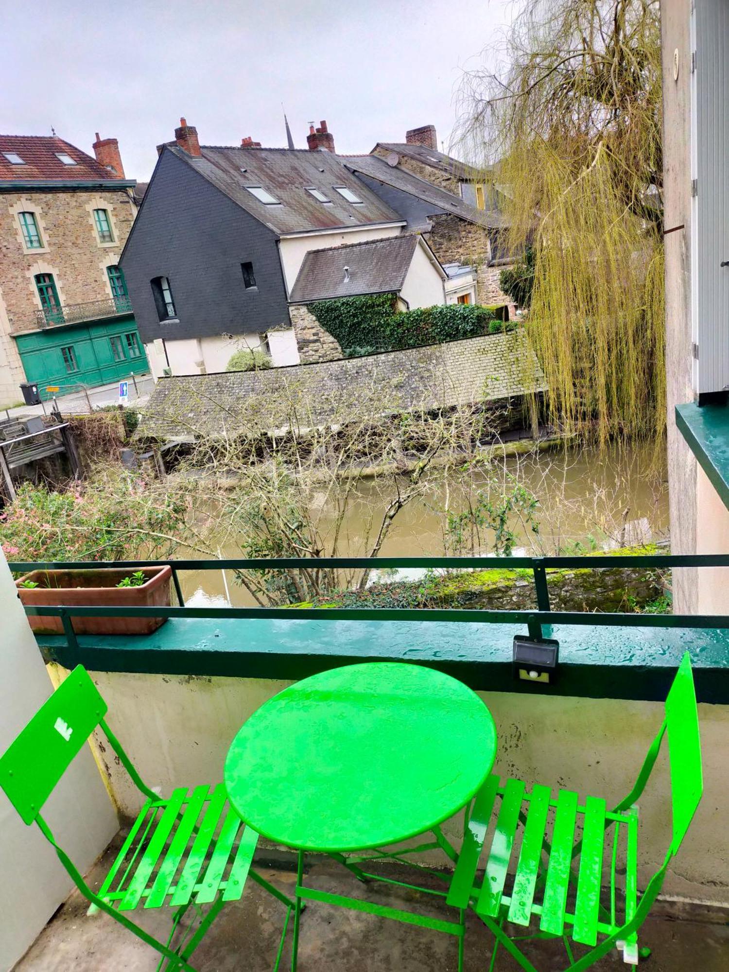 Studio En Rdc Avec Balcon Centre Vitre Экстерьер фото