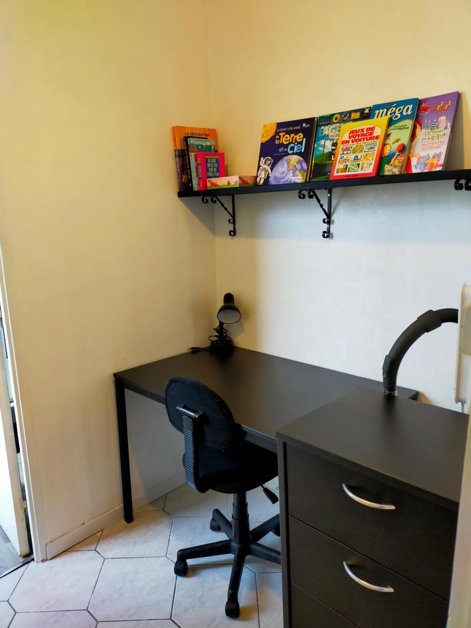Studio En Rdc Avec Balcon Centre Vitre Экстерьер фото